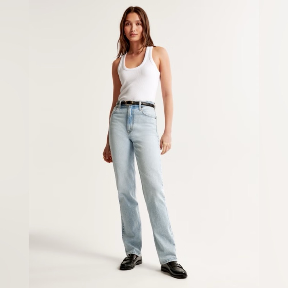 Abercrombie & Fitch Ultra High Rise 90s Straight Jean in Light